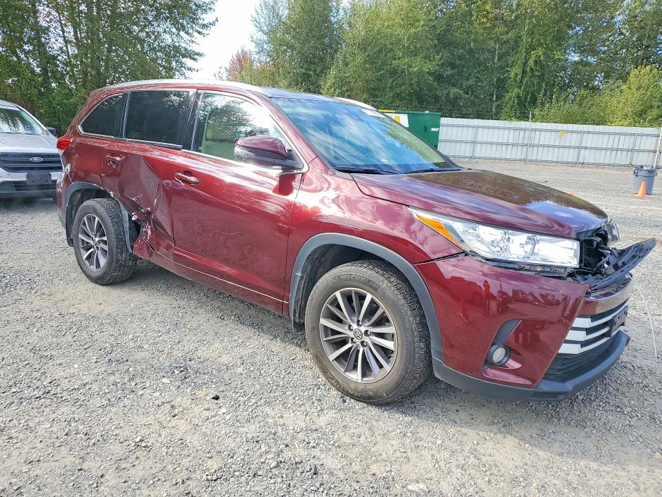 Снимка 4 от търг – 2018 TOYOTA HIGHLANDER с VIN 5TDJZRFH2JS844924