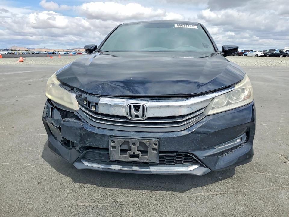 Photo 5 from auction – 2017 HONDA ACCORD with VIN 1HGCR2F58HA058754