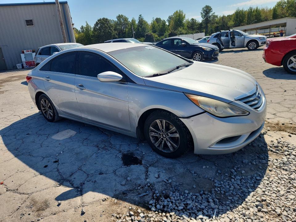 Photo 4 from auction – 2012 HYUNDAI SONATA with VIN 5NPEB4AC6CH396572