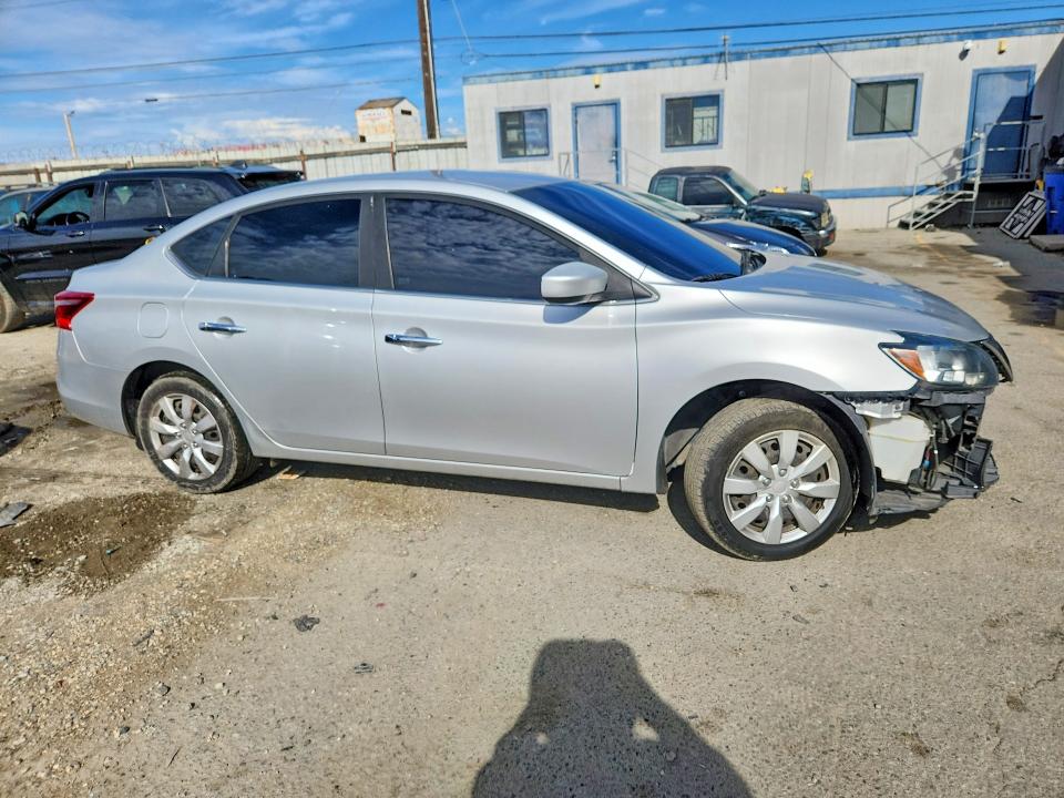 Photo 4 from auction – 2017 NISSAN SENTRA with VIN 3N1AB7AP2HL670265
