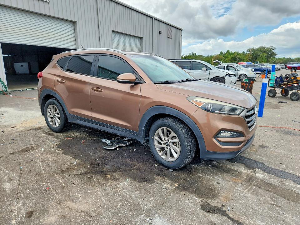 Photo 4 from auction – 2016 HYUNDAI TUCSON with VIN KM8J33A22GU076704