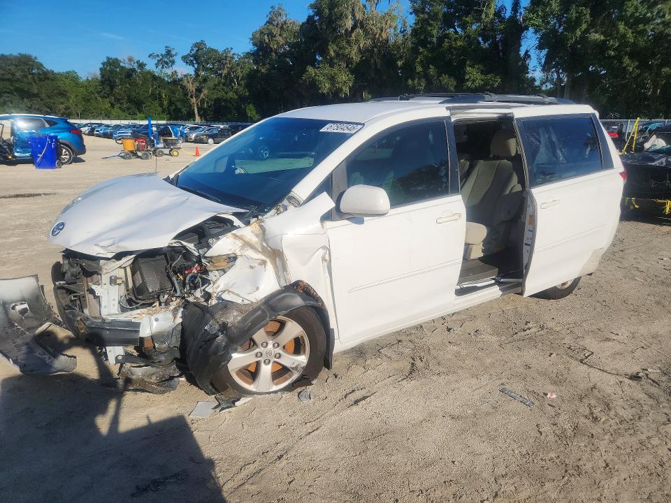 TOYOTA SIENNA 2013 with VIN 5TDKK3DC0DS402273 - Photo from auction