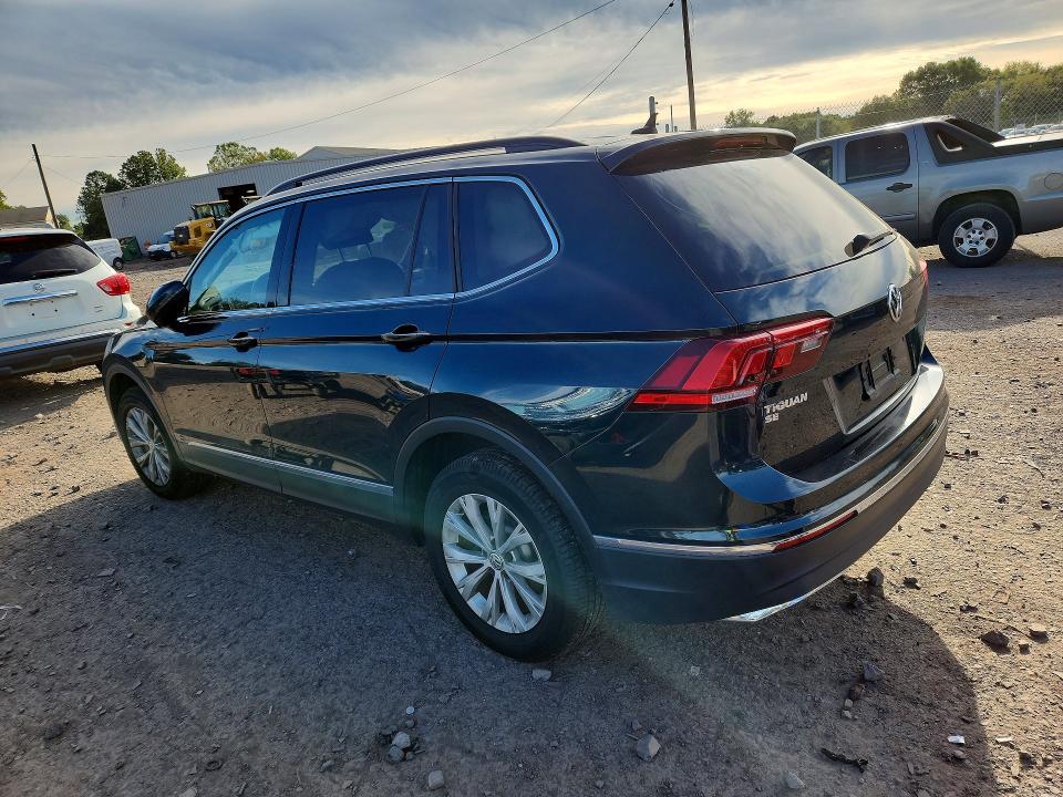 Снимка 2 от търг – 2018 VOLKSWAGEN TIGUAN с VIN 3VV3B7AX2JM171683
