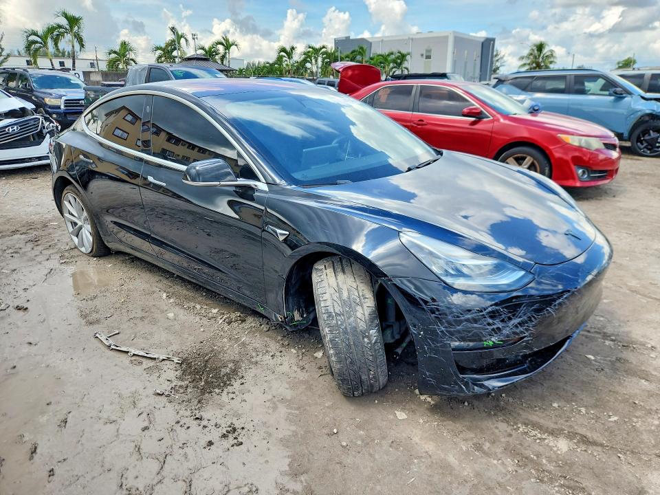 Photo 4 from auction – 2018 TESLA MODEL 3 with VIN 5YJ3E1EA1JF023487