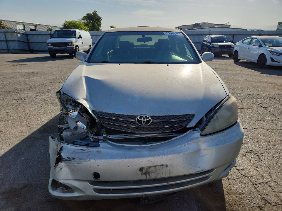 Снимка 5 от търг – 2004 TOYOTA CAMRY с VIN JTDBE32K040280499