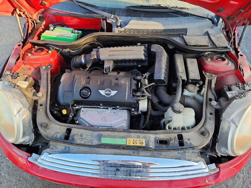 Снимка 11 от търг – 2010 MINI COOPER с VIN WMWMR3C53ATU97543