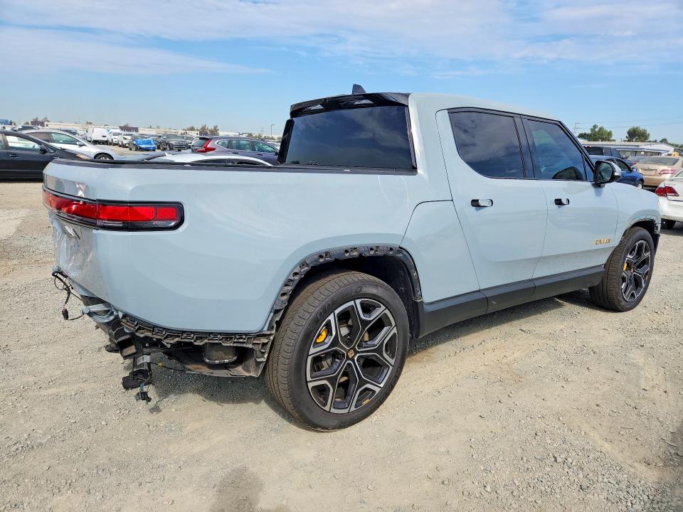 Photo 3 from auction – 2023 RIVIAN R1T with VIN 7FCTGAAA5PN023870