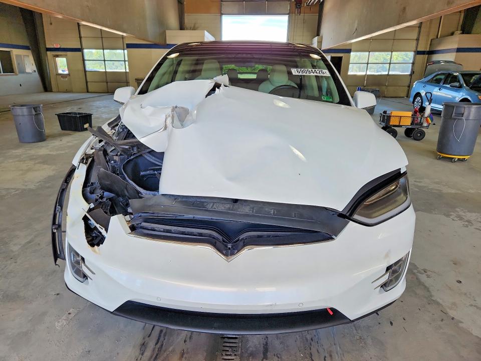 Снимка 5 от търг – 2017 TESLA MODEL X с VIN 5YJXCBE2XHF067472
