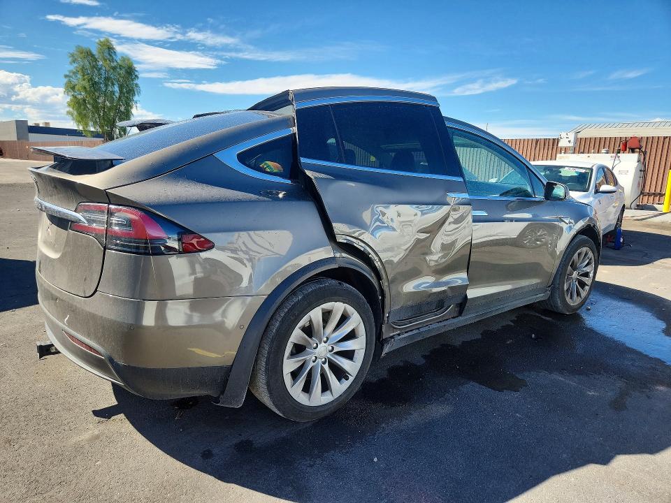 Photo 3 from auction – 2016 TESLA MODEL X with VIN 5YJXCBE22GF016594
