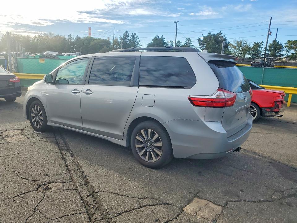 Foto 2 de la subasta – 2018 TOYOTA SIENNA con VIN 5TDDZ3DC8JS193073