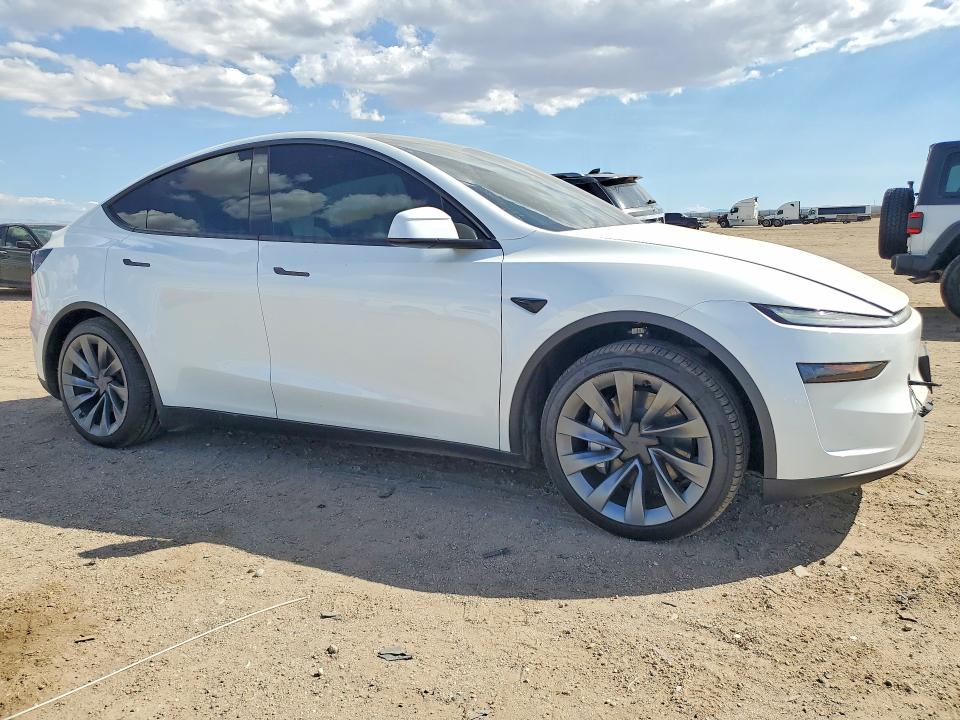 Снимка 4 от търг – 2026 TESLA MODEL Y с VIN 7SAYGDEE6TF577604