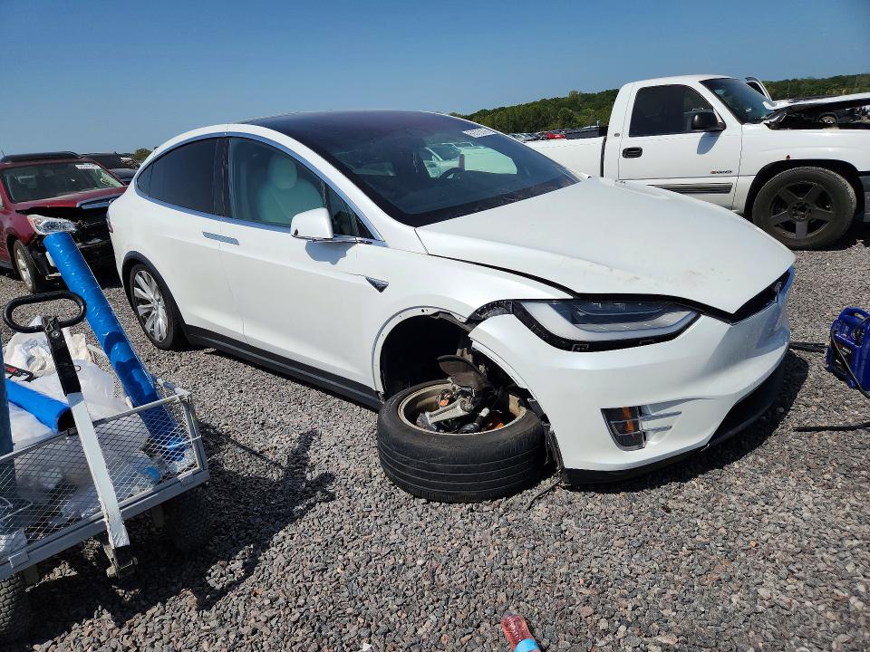 Zdjęcie 4 z aukcji – 2020 TESLA MODEL X z VIN 5YJXCAE2XLF232729
