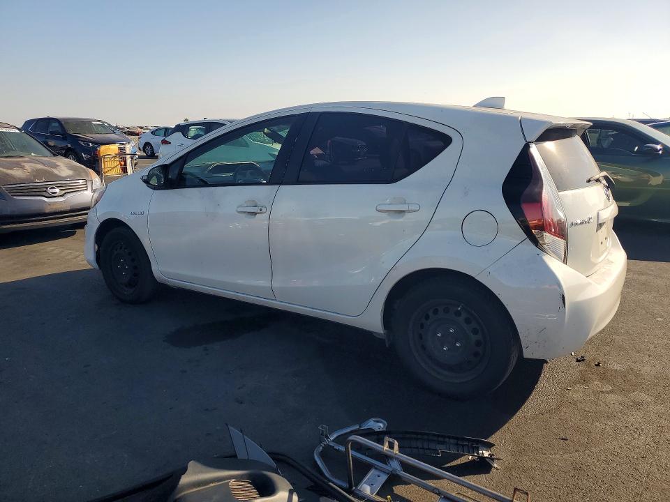 Photo 2 from auction – 2015 TOYOTA PRIUS C with VIN JTDKDTB31F1105381