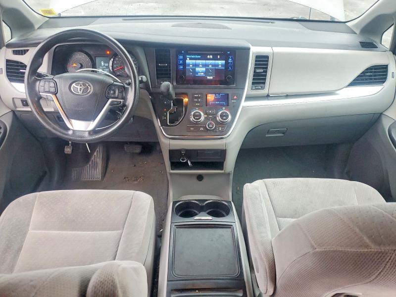 Photo 8 from auction – 2017 TOYOTA SIENNA with VIN 5TDKZ3DC2HS815748
