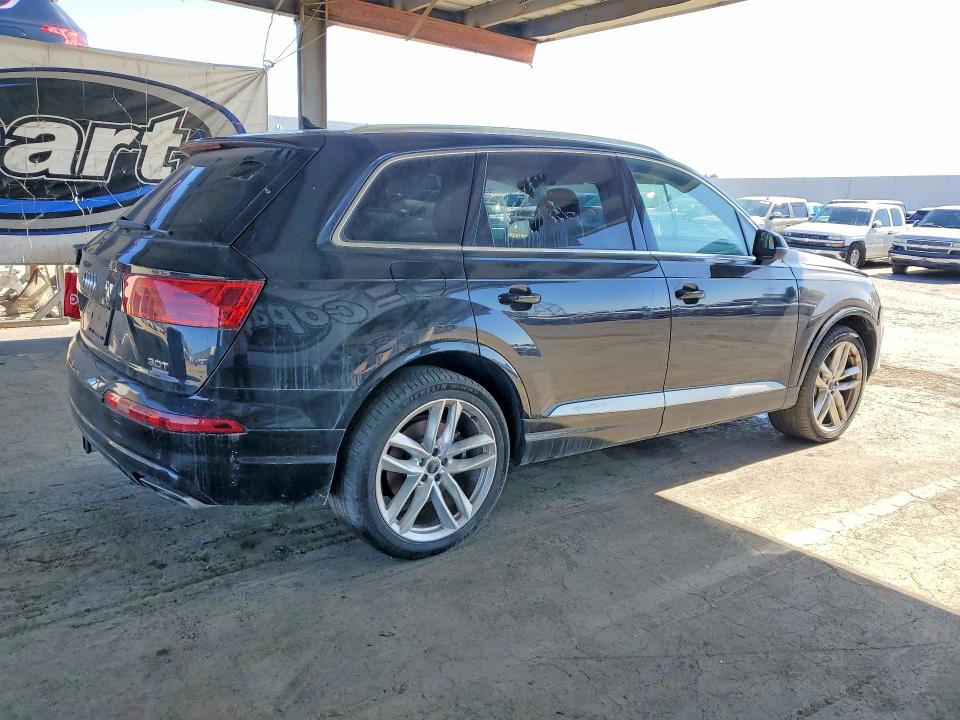 Foto 3 de la subasta – 2017 AUDI Q7 con VIN WA1VAAF78HD012778