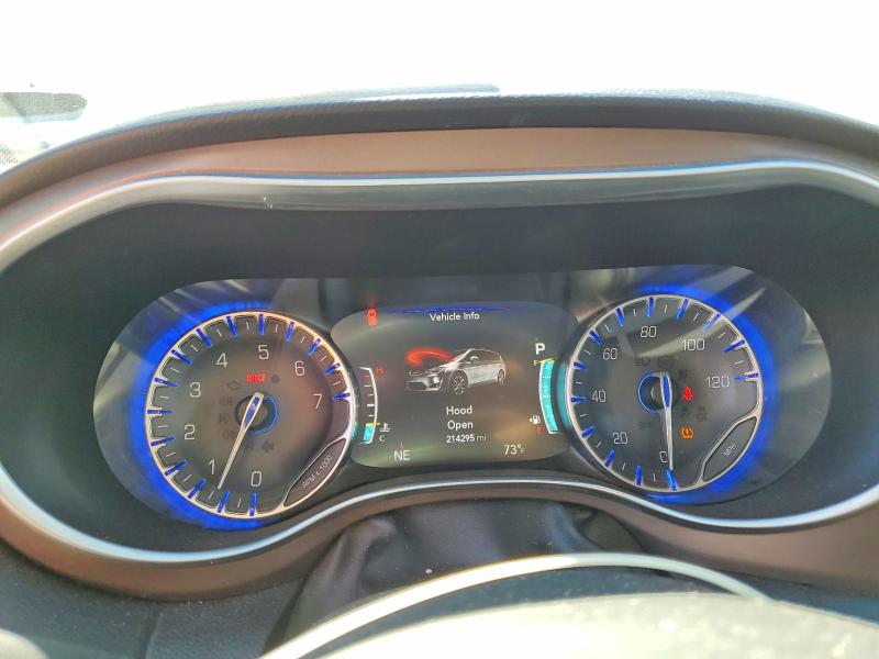 Photo 9 from auction – 2017 CHRYSLER PACIFICA with VIN 2C4RC1EG5HR514101