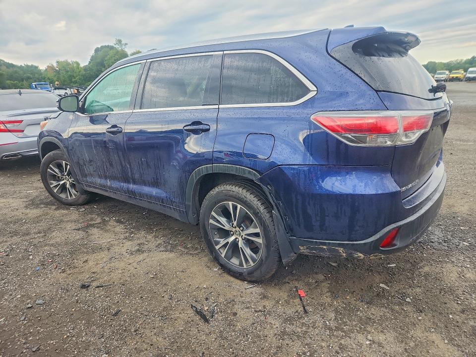 Снимка 2 от търг – 2016 TOYOTA HIGHLANDER с VIN 5TDJKRFH9GS242695