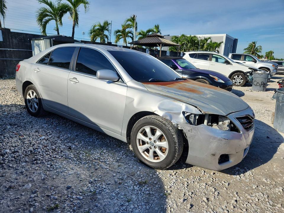 Снимка 4 от търг – 2011 TOYOTA CAMRY с VIN 4T1BF3EK1BU755636