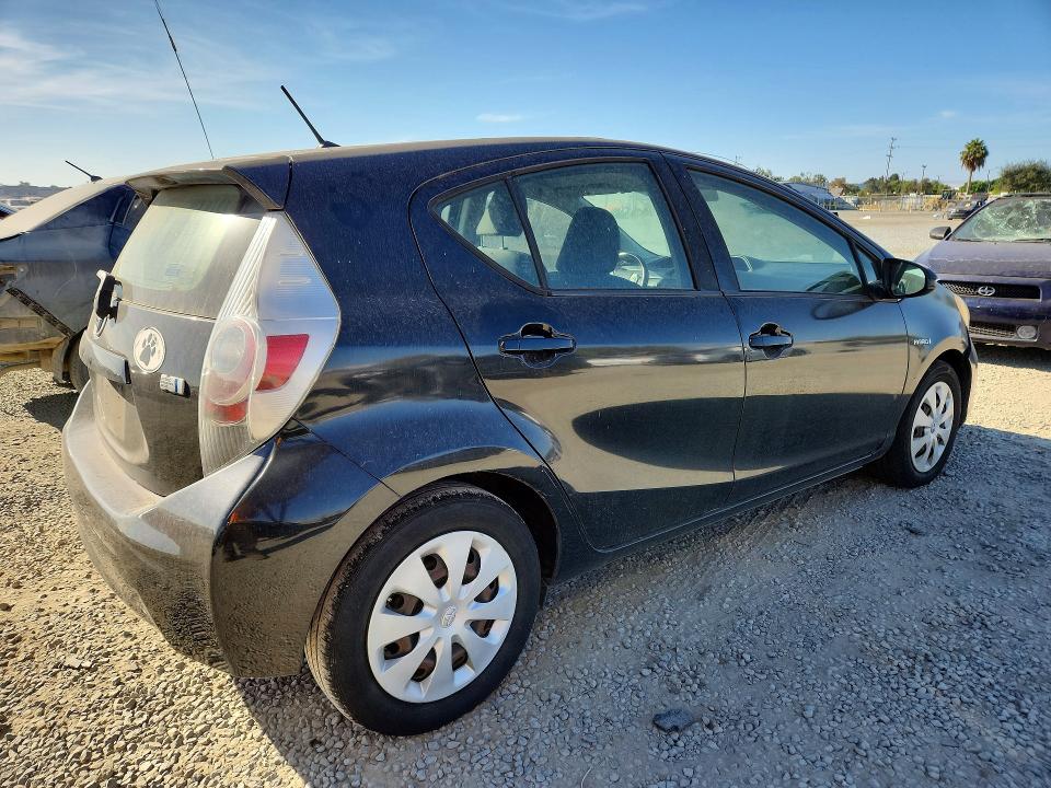 Photo 3 from auction – 2013 TOYOTA PRIUS C with VIN JTDKDTB30D1528479