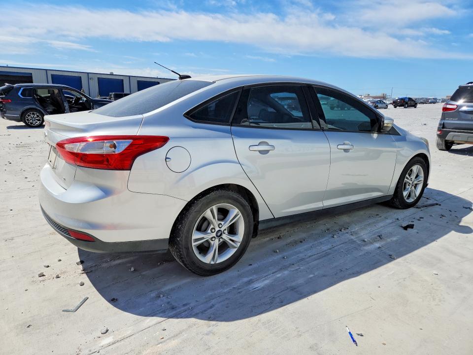 Zdjęcie 3 z aukcji – 2014 FORD FOCUS z VIN 1FADP3F22EL445617