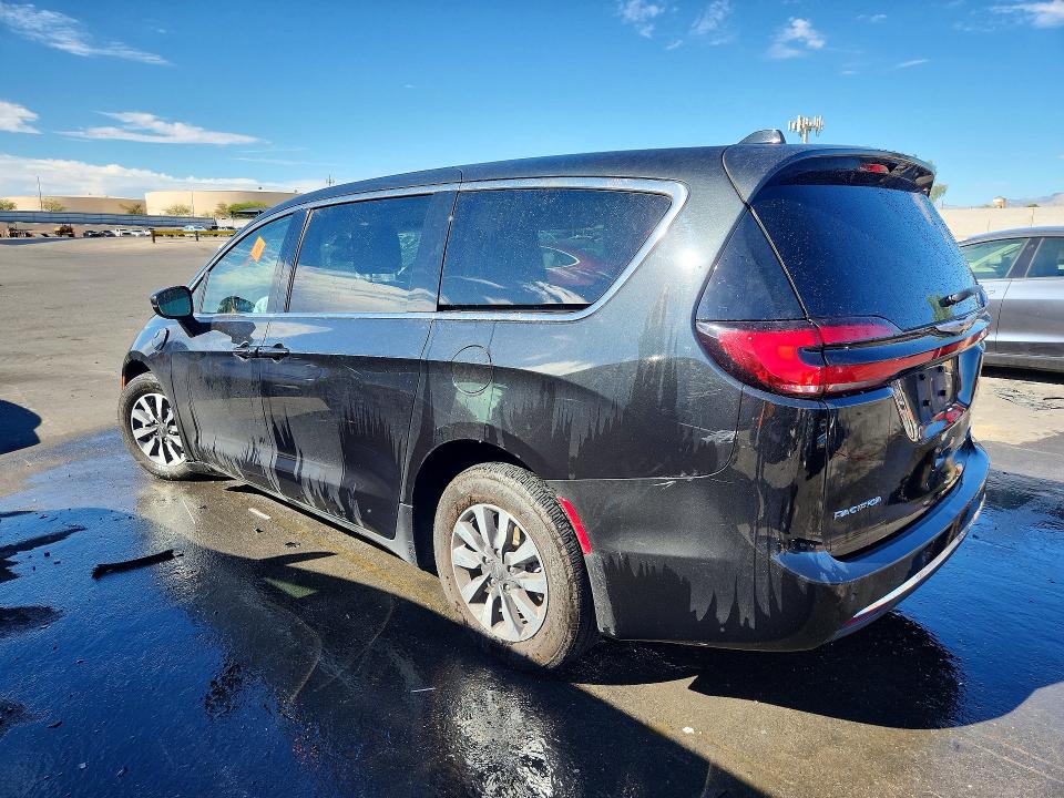 Photo 2 from auction – 2023 CHRYSLER PACIFICA with VIN 2C4RC1L74PR632562
