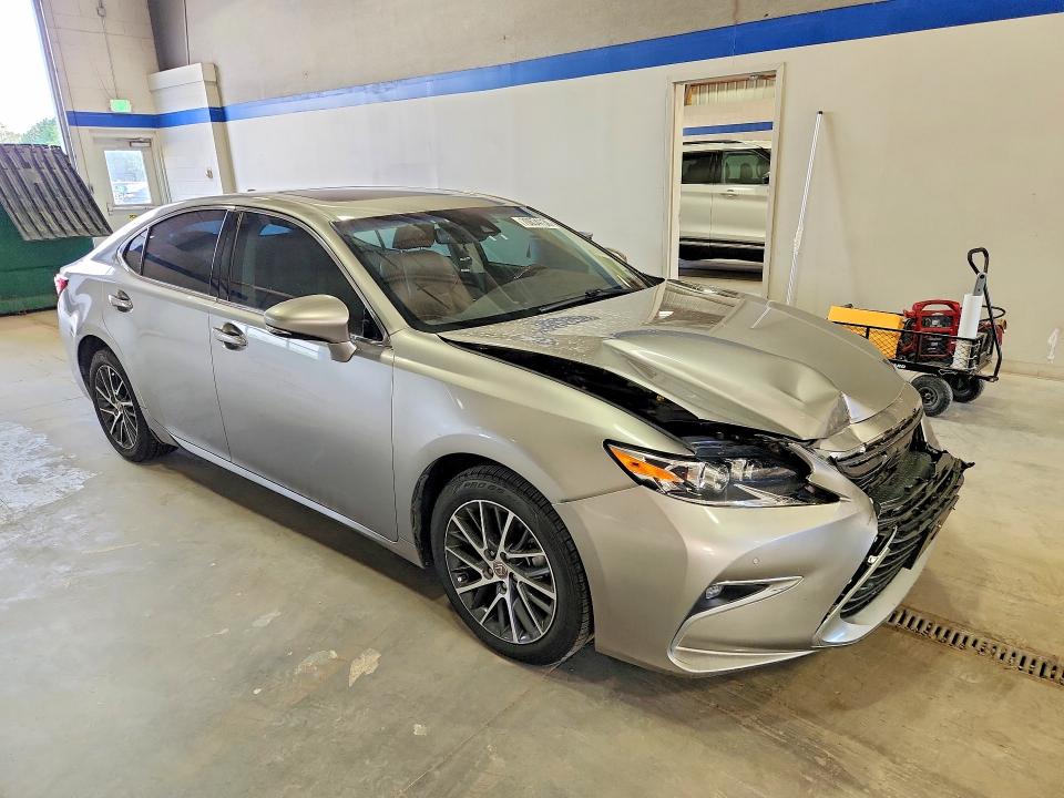 Zdjęcie 4 z aukcji – 2018 LEXUS ES z VIN 58ABK1GG7JU088488