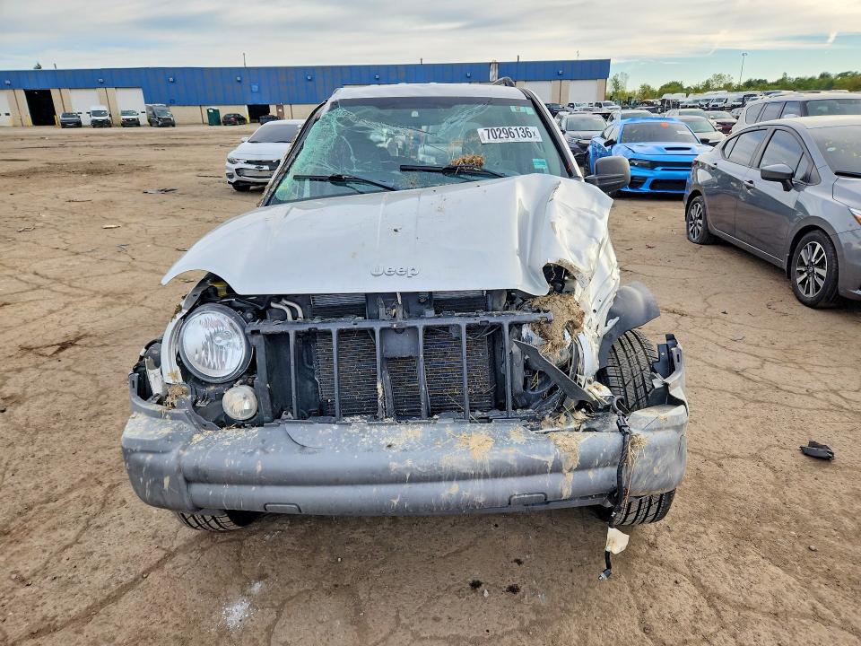 Foto 5 de la subasta – 2005 JEEP LIBERTY con VIN 1J4GL48K35W613800