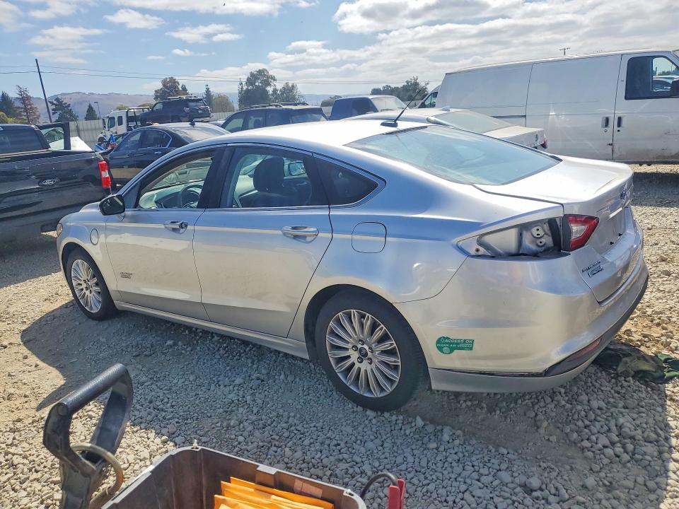 Photo 2 from auction – 2013 FORD FUSION with VIN 3FA6P0PU5DR365834