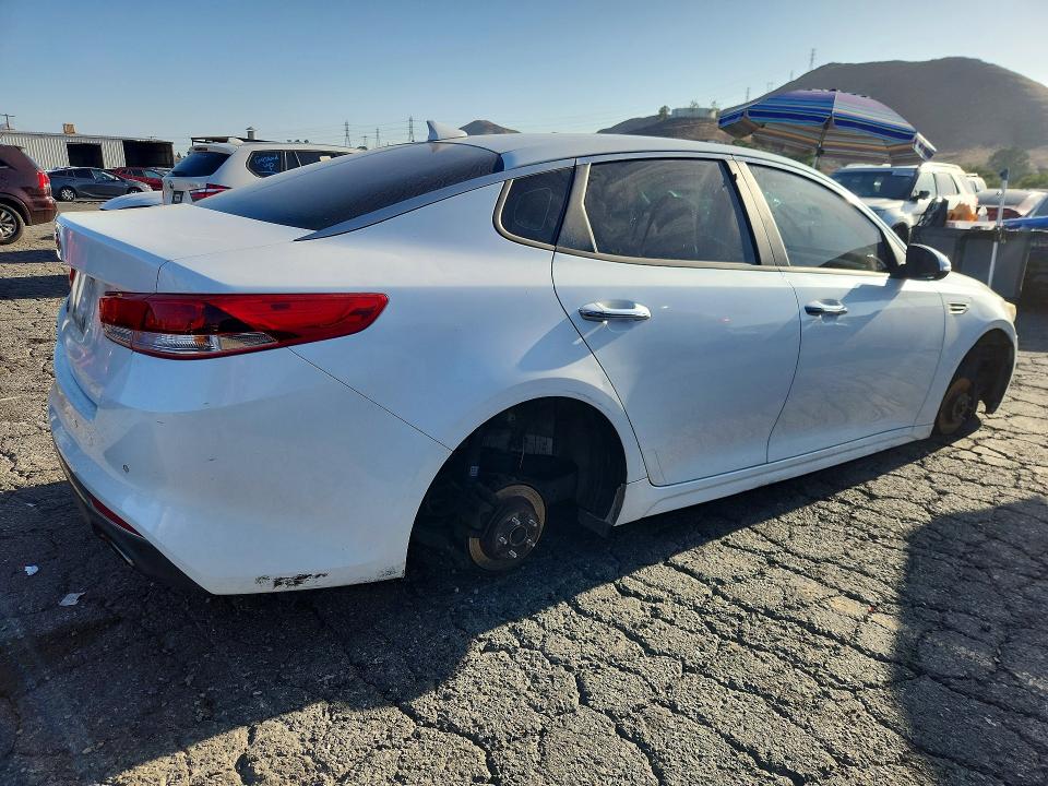 Photo 3 from auction – 2018 KIA OPTIMA with VIN 5XXGT4L39JG239677