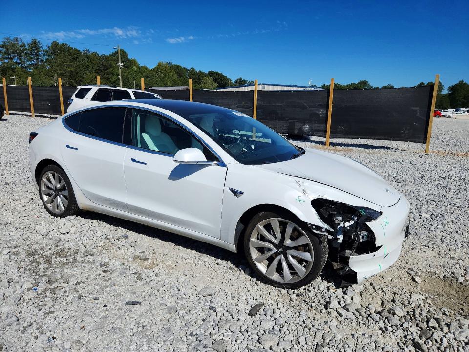 Снимка 4 от търг – 2018 TESLA MODEL 3 с VIN 5YJ3E1EB8JF122493