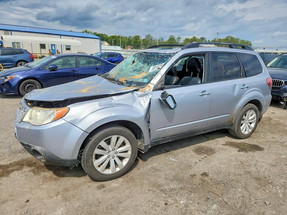 SUBARU FORESTER 2013 with VIN JF2SHAEC3DH446260 - Photo from auction