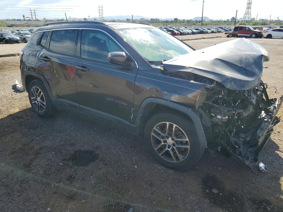 Снимка 4 от търг – 2017 JEEP COMPASS с VIN 3C4NJCBB7HT632589