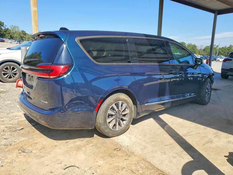 Photo 3 from auction – 2023 CHRYSLER PACIFICA with VIN 2C4RC1S76PR632323