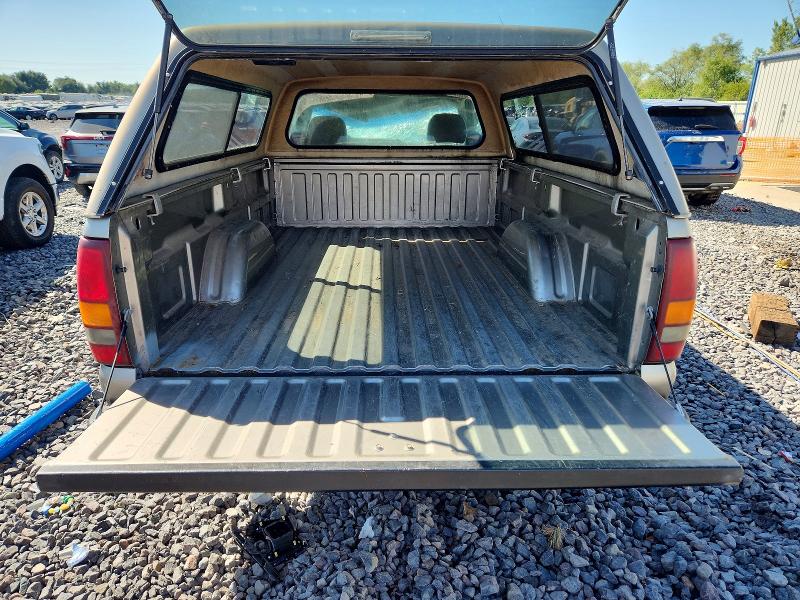 Photo 10 from auction – 2000 CHEVROLET SILVERADO with VIN 1GCEC14W2YE299135