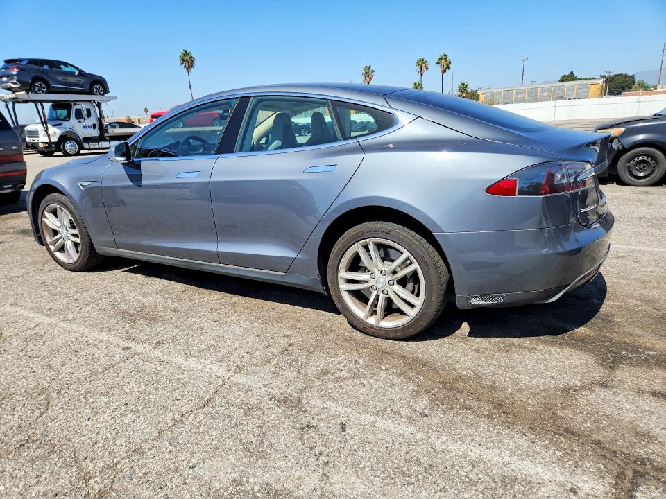 صورة رقم 2 من المزاد - 2013 TESLA MODEL S مع VIN 5YJSA1CN8DFP06336