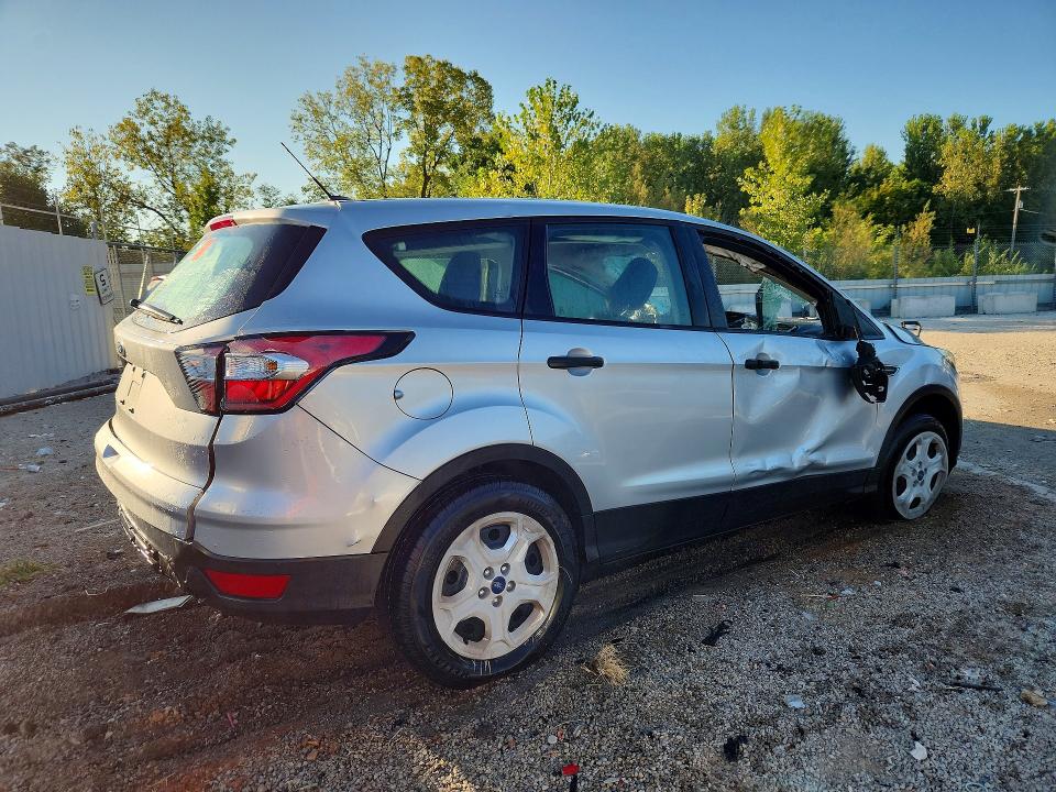 Photo 3 from auction – 2018 FORD ESCAPE with VIN 1FMCU0F78JUA51502