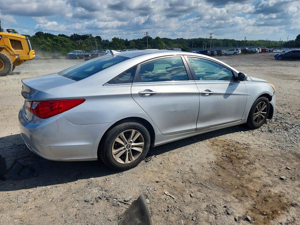 Photo 3 from auction – 2012 HYUNDAI SONATA with VIN 5NPEB4AC8CH342514