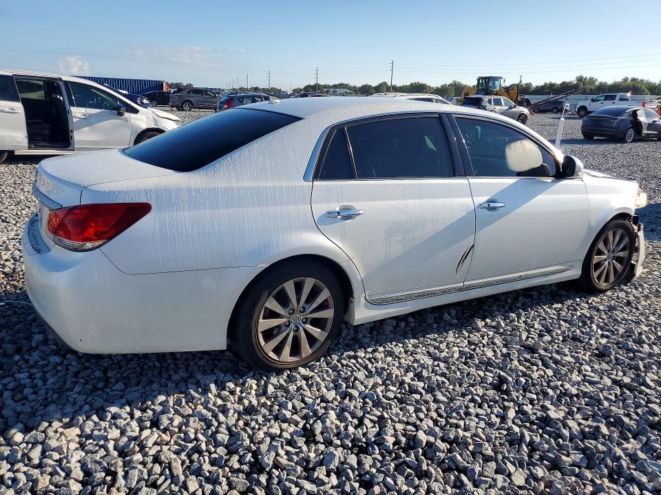 Zdjęcie 3 z aukcji – 2011 TOYOTA AVALON z VIN 4T1BK3DBXBU390158