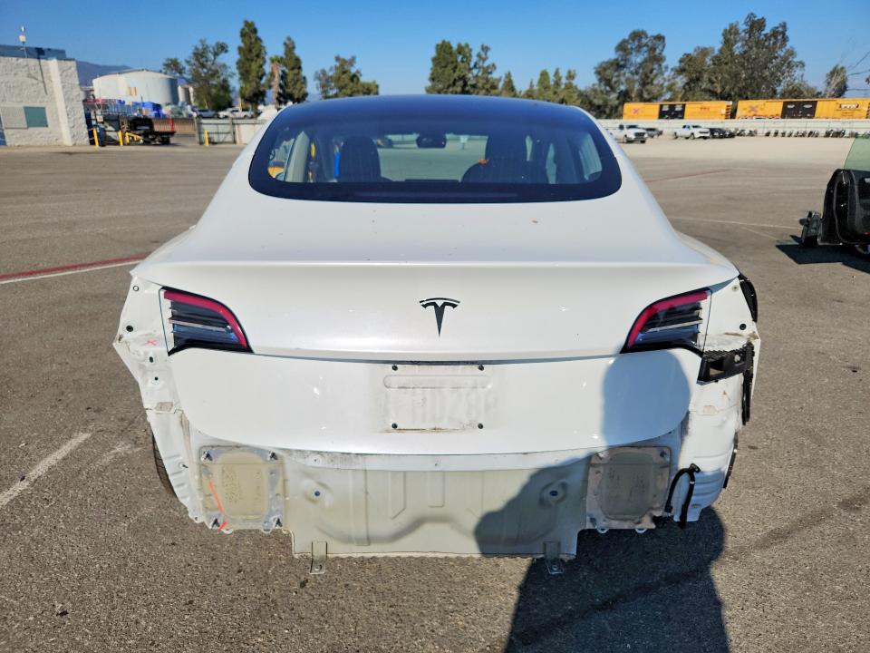 صورة رقم 6 من المزاد - 2018 TESLA MODEL 3 مع VIN 5YJ3E1EA8JF040450