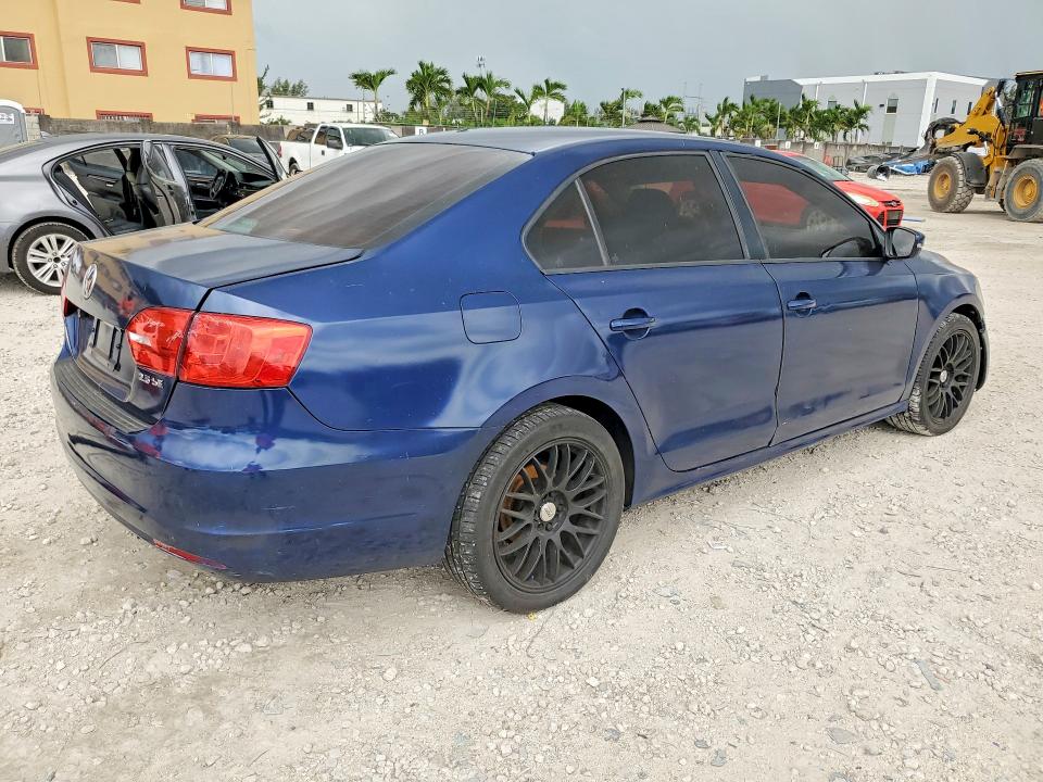 Photo 3 from auction – 2012 VOLKSWAGEN JETTA with VIN 3VWDP7AJ4CM380715