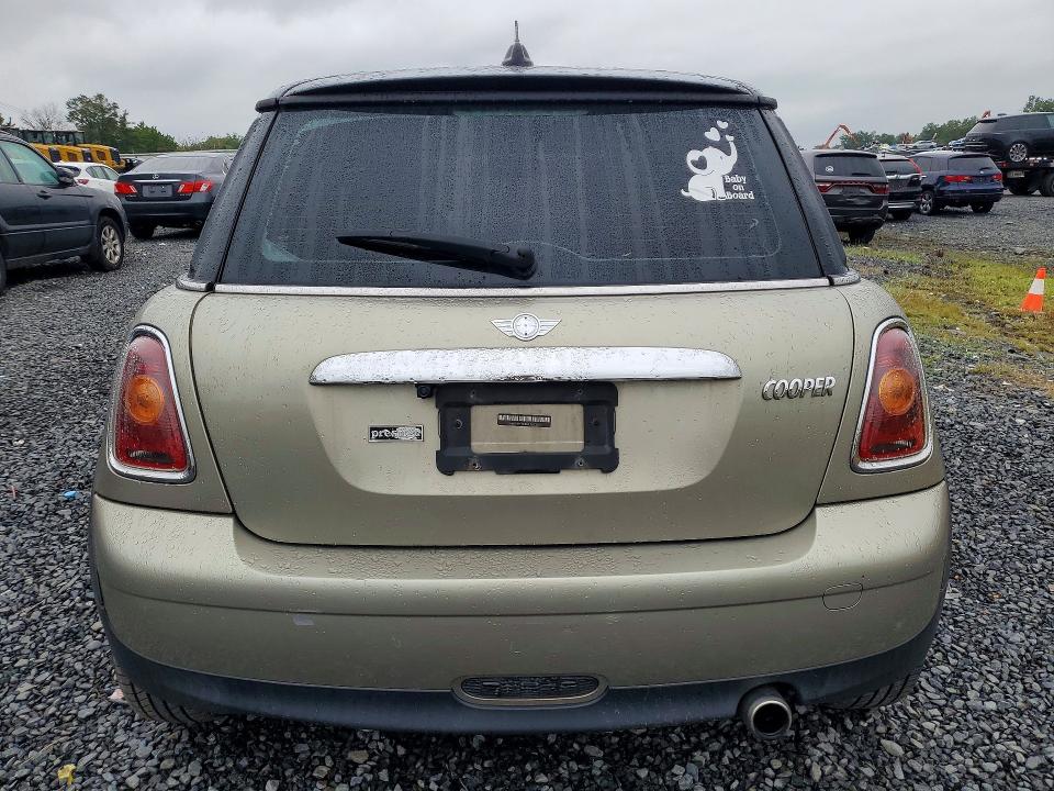 Photo 6 from auction – 2010 MINI COOPER with VIN WMWMF3C58ATZ61502