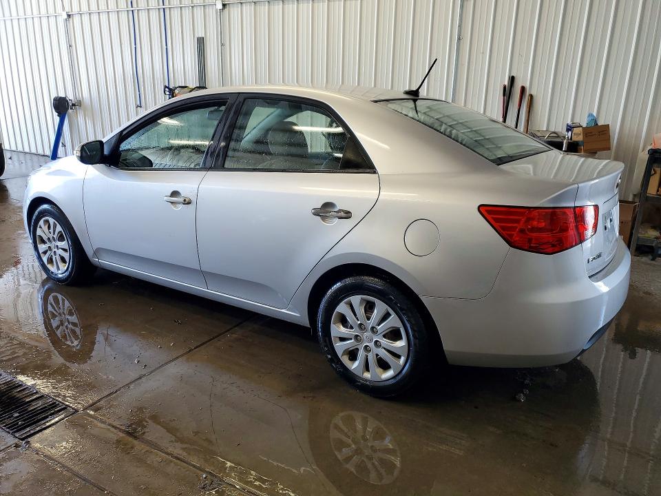 Zdjęcie 2 z aukcji – 2010 KIA FORTE z VIN KNAFU4A24A5274423