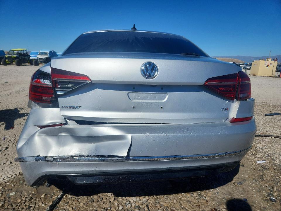 Снимка 6 от търг – 2018 VOLKSWAGEN PASSAT с VIN 1VWAA7A33JC044865
