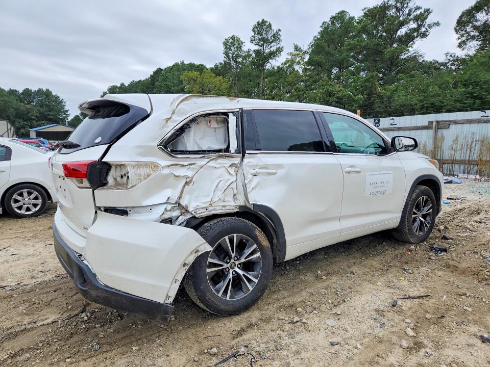 Снимка 3 от търг – 2017 TOYOTA HIGHLANDER с VIN 5TDBZRFH0HS358952