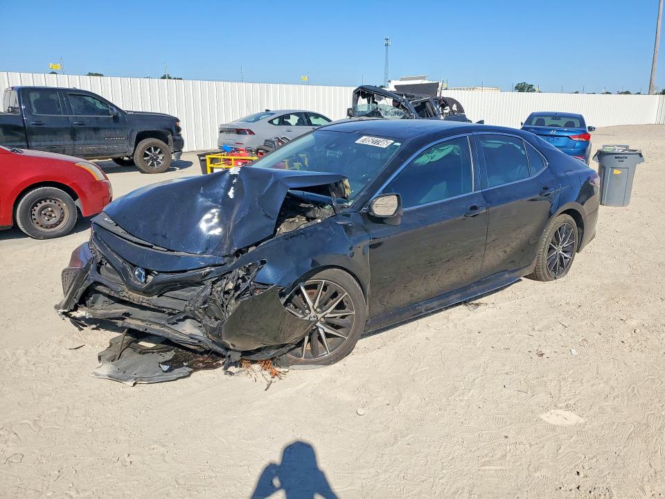 Снимка 1 от търг – 2022 TOYOTA CAMRY с VIN 4T1G11AK5NU655686