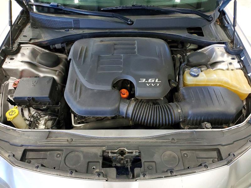 Photo 11 from auction – 2018 CHRYSLER 300 with VIN 2C3CCABG1JH266794