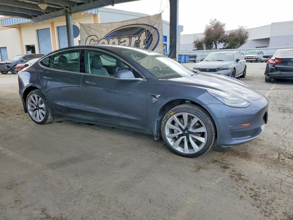 Photo 4 from auction – 2018 TESLA MODEL 3 with VIN 5YJ3E1EA6JF050488