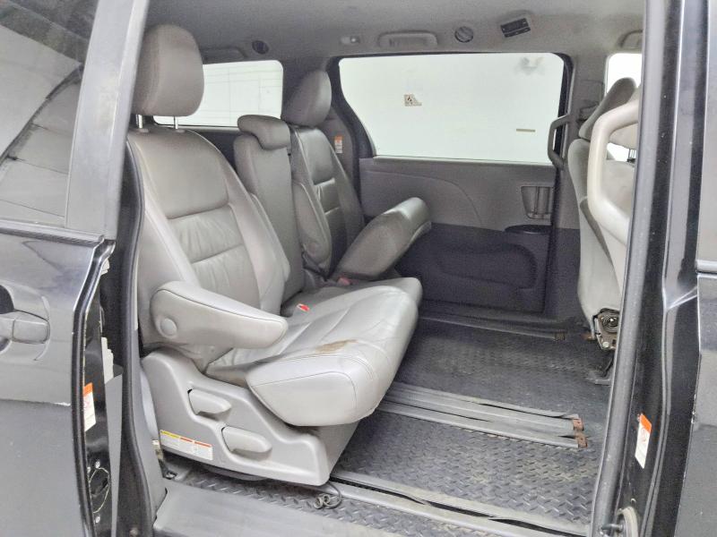 Photo 11 from auction – 2019 TOYOTA SIENNA with VIN 5TDZZ3DC3KS011044