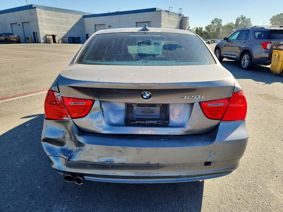 Photo 6 from auction – 2010 BMW 328 with VIN WBAPH5G52ANM34508