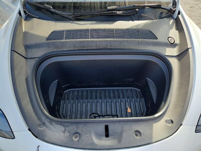Снимка 12 от търг – 2024 TESLA MODEL Y с VIN 7SAYGDEE8RF165323